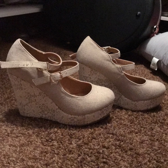 Wedged heels - Picture 2 of 2